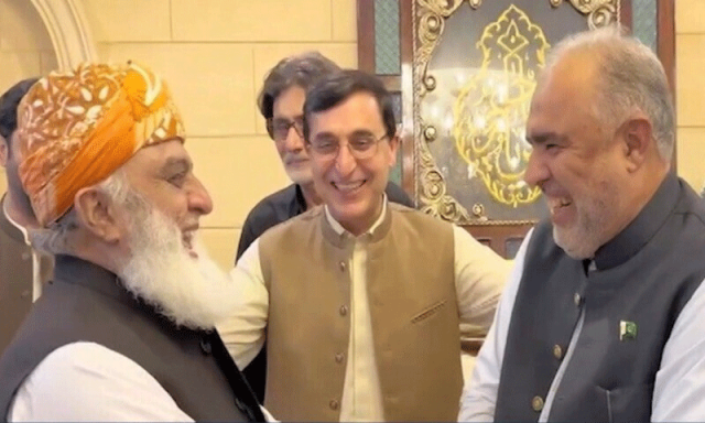 پی ٹی آئی نے سہیل آفریدی کو وزیراعلیٰ منتخب کرنے کے لیے جے یو آئی سے حمایت مانگ لی