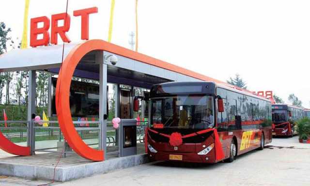 پشاور: ڈرائیور کی طبیعت خراب ہونے پر بی آر ٹی بس حادثے کا شکار