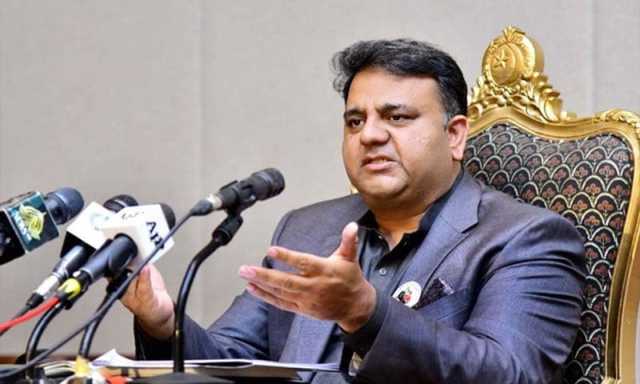 پی ٹی آئی اور عمران خان ایک قدم پیچھے ہٹیں، حکومت بھی مذاکرات کیلئے راستہ بنائے: فواد چوہدری