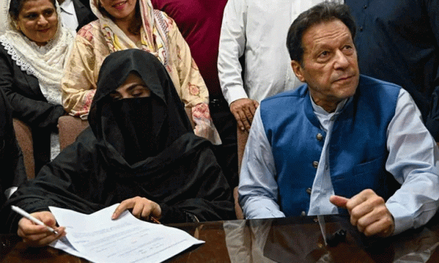 بانی پی ٹی آئی اور بشریٰ بی بی کی تنہائی میں ملاقات کے لیے درخواست کی سماعت