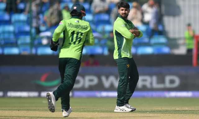 ابرار احمد چیمپیئنز ٹرافی میں پہلی وکٹ لینے والے پہلے پاکستانی بولر بن گئے