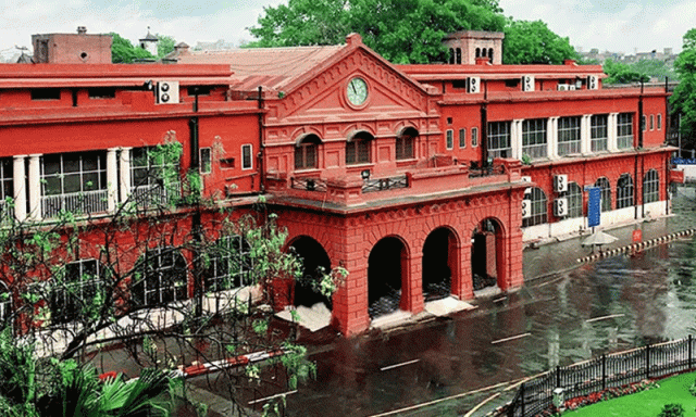 پنجاب میں عارضی بنیادوں پر طبی ماہرین بھرتی کرنے کا فیصلہ