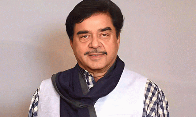 ’آپ ہندو، ہندو کیا کررہے ہیں؟‘، بھارتی میڈیا کو آئینہ دکھانے پر اداکار شتروگھن سنہا تنقید کی زد میں