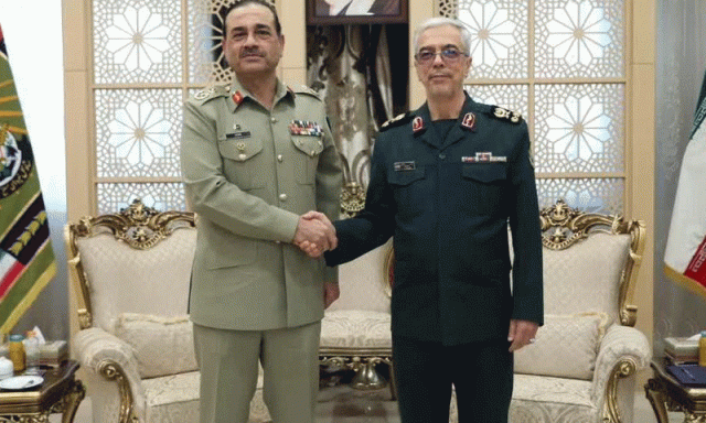فیلڈ مارشل عاصم منیر کی ایرانی چیف آف جنرل اسٹاف سے ملاقات، دفاعی تعلقات مضبوط بنانے پر تبادلہ خیال