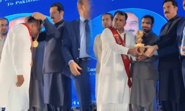 حکیم شہزاد لوہا پاڑ کو میڈل دینا گورنر خیبر پختونخوا کو مہنگا پڑگیا، سوشل میڈیا پر تنقید