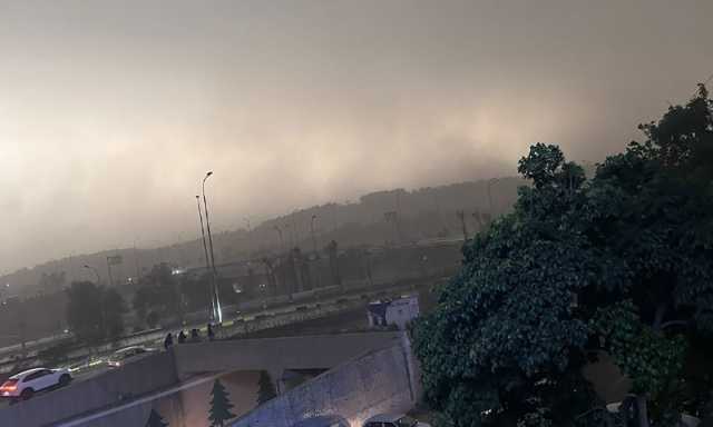 اسلام آباد میں تندوتیز ہوائیں اور بارش، کئی عمارتوں کے شیشے ٹوٹ گئے، میٹروسروس بند