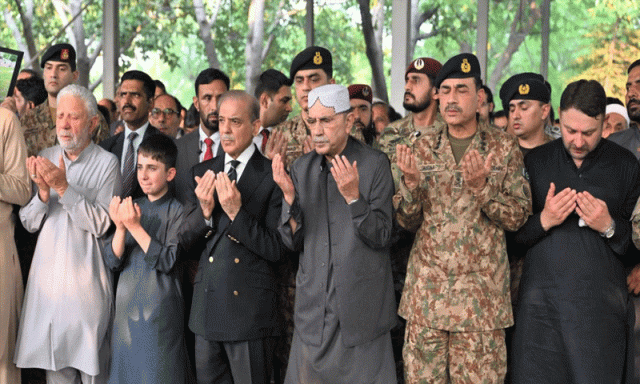 بھارتی بربریت: لیفٹیننٹ کرنل ظہیر عباس طوری کے شہید صاحبزادے ارتضیٰ کی نماز جنازہ ادا