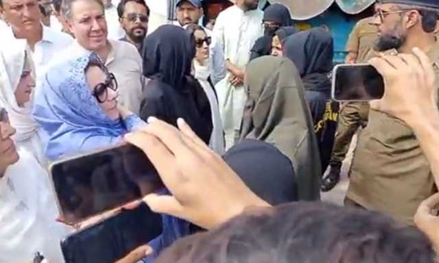 راولپنڈی اڈیالہ جیل: عمران خان سے ملاقات کے خواہشمند پی ٹی آئی کارکنان اور پولیس اہلکاروں کے مابین ہاتھا پائی
