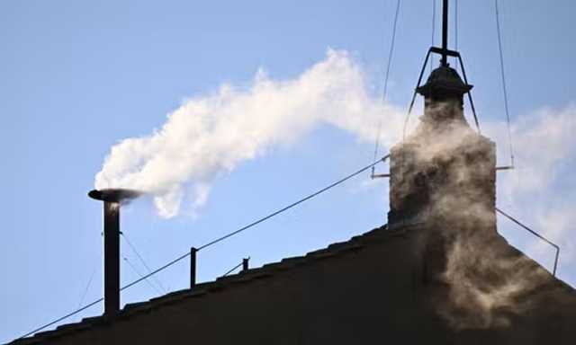 انتظار کی گھڑیاں ختم، سسٹین چیپل کی چمنی سفید دھواں اگلنے لگی، پوپ منتخب ہوگئے