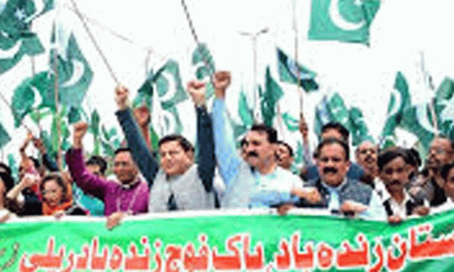 آپریشن ’بنیان مرصوم‘ کی کامیابی، قوم کا افواج پاکستان سے والہانہ اور جذباتی اظہار یکجہتی