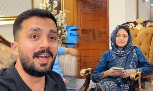 ’رجب بٹ اچھے بیٹے تو ہوسکتے ہیں مگر شوہر نہیں‘، اہلیہ سے بدسلوکی کے بعد یوٹیوبر پر شدید تنقید