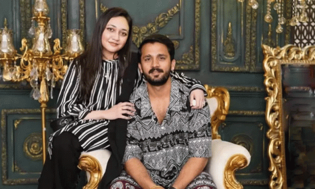 ’ہاں میں اہلیہ کو نظر انداز کرتا ہوں‘، رجب بٹ خود پر تنقید کے بعد بول پڑے