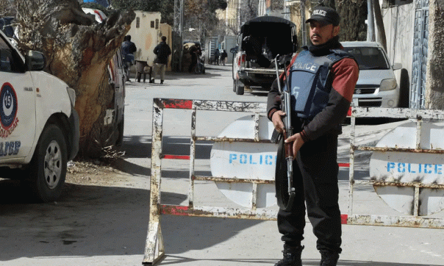 گوادر دستی بم حملے میں 3 افراد زخمی، دہشتگردوں کا پیچھا کرتے ہوئے پولیس اہلکار شہید
