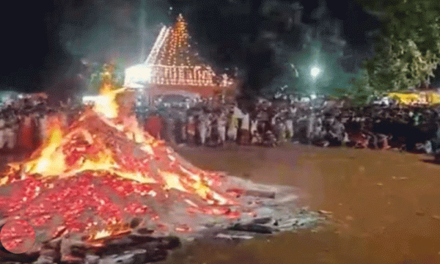آگ پر چلنے کی رسم کے دروان مندر میں بھگدڑ سے 6 افراد ہلاک