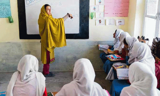 پنجاب حکومت نے شادی شدہ خواتین اساتذہ کا بڑا مسئلہ حل کردیا