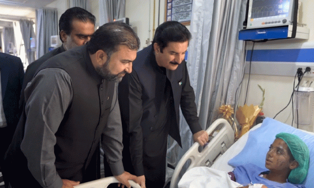 گورنر خیبرپختونخوا فیصل کریم کنڈی کا دورہ بلوچستان، سانحہ خضدار کے زخمیوں کی عیادت