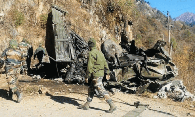 مقبوضہ کشمیر: بھارتی فوج کا ٹرک حادثے کا شکار، 3 فوجی ہلاک