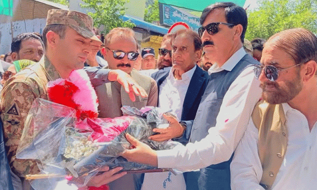 مظفرآباد: لطیف اکبر کی قیادت میں افواج پاکستان سے اظہار یکجہتی کے لیے ریلی
