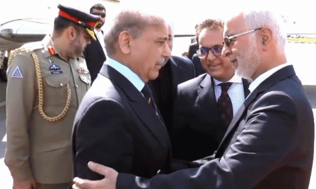 وزیراعظم شہباز شریف ترکیہ کا دورہ مکمل کرکے ایران پہنچ گئے