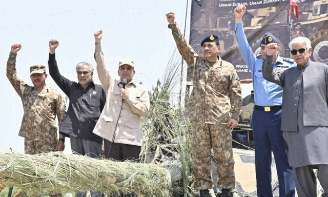 تاریخ گواہ رہے گی کہ پاک فوج نے چند گھنٹوں میں بھارتی جارحیت کو خاک میں ملا دیا، وزیراعظم شہباز شریف