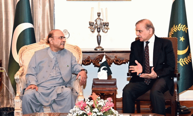 وزیراعظم شہباز شریف کی قیادت میں (ن) لیگی وفد کی آصف زرداری اور بلاول بھٹو سے ملاقات، آئینی ترمیم پر حمایت کی درخواست