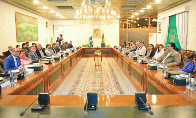 پاک بھارت کشیدگی: پاکستان کا موقف پیش کرنے کے لیے عالمی دورے پر جانے والے وفد کو دفتر خارجہ میں بریفنگ