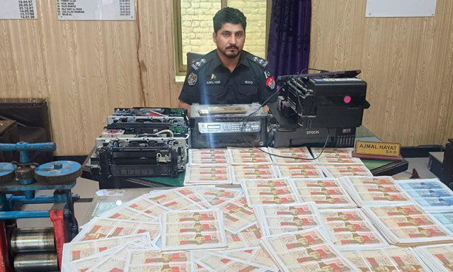 خیبر پختونخوا: جعلی کرنسی کی فیکٹری سے ایک کروڑ سے زائد جعلی نوٹ برآمد