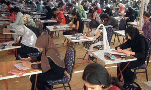 کراچی بورڈ کا دہم جماعت سائنس گروپ کے نتائج کا اعلان، پہلی 2 پوزیشنوں پر طالبات براجمان