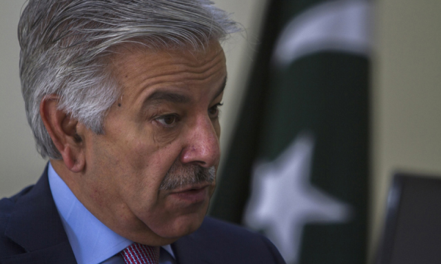 بیرونِ ملک پاکستانی سیلاب سے متاثرہ خاندانوں کی مدد کے لیے آگے بڑھیں، خواجہ آصف