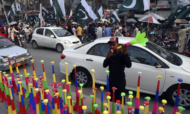 جشن آزادی پاکستان: ون ویلنگ اور ہلڑ بازی کرنے والوں کے خلاف سخت کارروائی کا فیصلہ