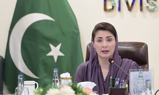 میری تصویر مسجد پر کیوں آویزاں کی؟ مریم نواز نے ڈپٹی کمشنر منڈی بہاؤالدین سے وضاحت طلب کرلی
