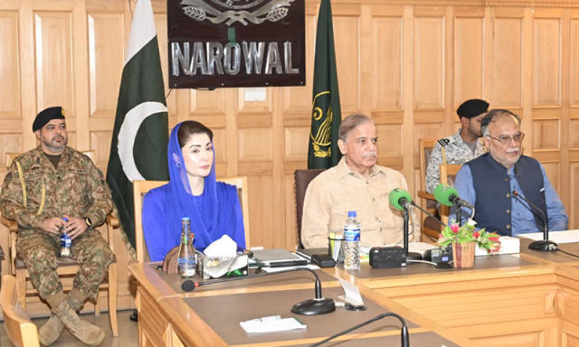 پانی ذخیرہ کرنے کی استعداد بڑھانا ہوگی، وزیر اعظم نے خبردار کردیا