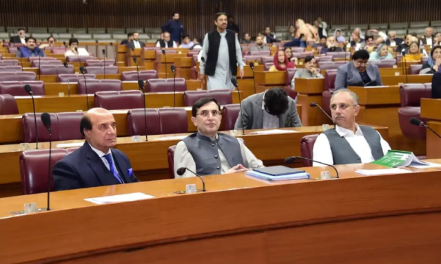 پی ٹی آئی تمام قائمہ کمیٹیوں سے مستعفی، ضمنی انتخابات کے بائیکاٹ کا بھی اعلان