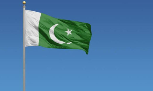 جشن آزادی: مقبوضہ کشمیر میں قائداعظم، علامہ اقبال اور فیلڈ مارشل کی تصاویر والے پوسٹرز آویزاں