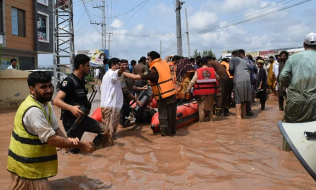 پشاور اور گردونواح میں شدید بارش کے باعث اربن فلڈنگ کی صورت حال، بچی جاں بحق