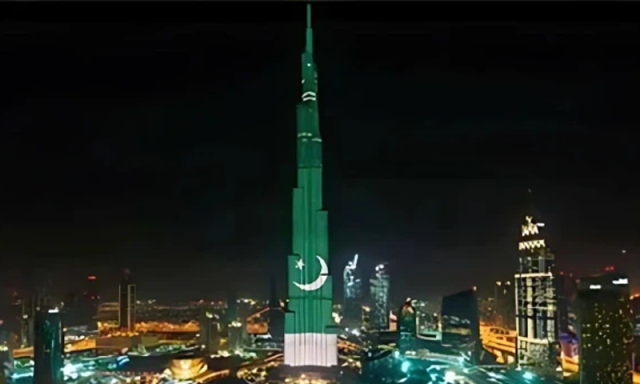 جشن آزادی پاکستان: برج خلیفہ پاکستانی رنگوں سے جگمگا اٹھا