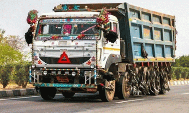 عید میلاد النبیؐ پر کراچی میں بھاری ٹریفک کے داخلے پر پابندی