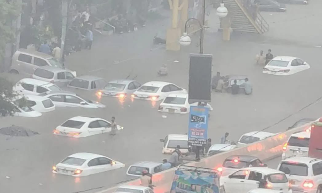 ’18 سالہ کارکردگی کا پول ایک بار پھر کھل گیا‘، بارش کے بعد کراچی ڈوبنے پر پیپلز پارٹی پر شدید تنقید