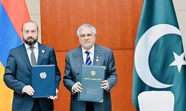 پاکستان اور آرمینیا کے درمیان سفارتی تعلقات قائم، اسحاق ڈار نے اعلان کردیا