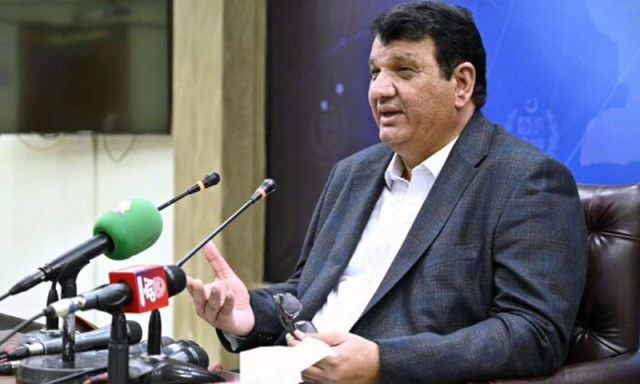 ایکشن کمیٹی کے ساتھ مذاکرات کے لیے تیار، آزاد حکومت اپنی رٹ قائم کرے، وزیر امور کشمیر امیر مقام
