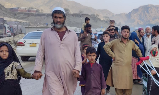 خیبرپختونخوا میں مقیم افغان باشندوں کی اپنے وطن واپسی کم کیوں؟