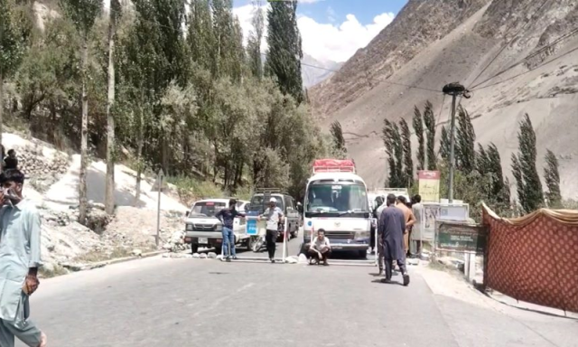 گلگت بلتستان کے تاجروں کا سوست ڈرائی پورٹ پر دھرنا جاری، حکومت سے معاملات پھر طے نہ ہوسکے