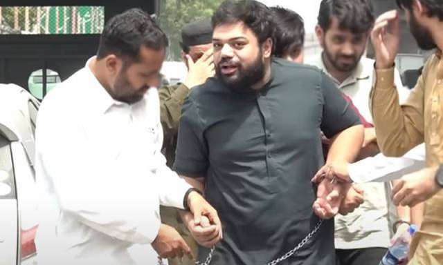 ڈکی بھائی جوڈیشل ریمانڈ پر جیل منتقل، ہتھکڑیوں میں جکڑی ویڈیوز پر سوشل میڈیا پر مختلف تبصرے