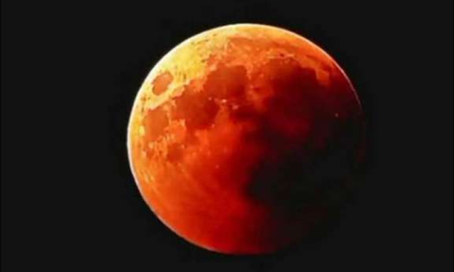 سپر بلڈ مون: پاکستان سمیت دنیا کے مختلف ممالک میں چاند کو گرہن لگنے کا آغاز