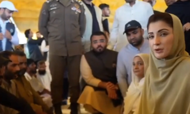 وزیراعلیٰ پنجاب مریم نواز کا جلالپور پیروالا کا دورہ، سیلاب متاثرین میں امدادی چیک تقسیم کیے