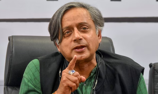 کھیل رہے تھے تو ہاتھ بھی ملانا چاہیے تھا، کانگریس رہنما ششی تھرور کی بھارتی ٹیم پر تنقید