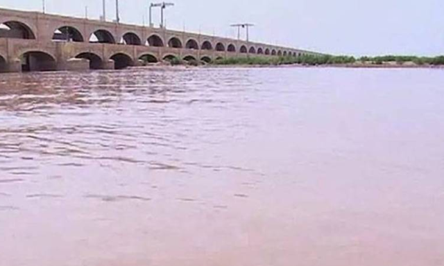 سیلابی ریلے پنجاب کے بعد سندھ میں داخل، گڈو بیراج پر اونچے درجے کا سیلاب، کچے کے کئی دیہات ڈوب گئے