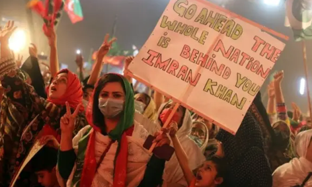 پشاور جلسے میں پی ٹی آئی قیادت کے خلاف نعرہ بازی پر عمران خان نے کیا کہا؟ سلمان اکرم راجا نے بتا دیا