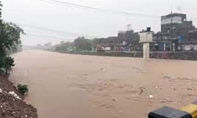 جڑواں شہروں میں بارش کے بعد نالہ لئی میں طغیانی، اطراف کی آبادی کو انخلا کی ہدایت
