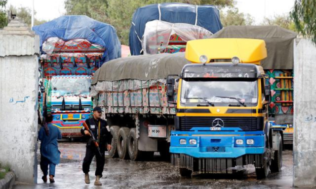 خیبر پختونخوا حکومت کی جانب سے افغانستان کے زلزلہ متاثرین کے لیے 35 ٹرکوں پر مشتمل امدادی سامان روانہ